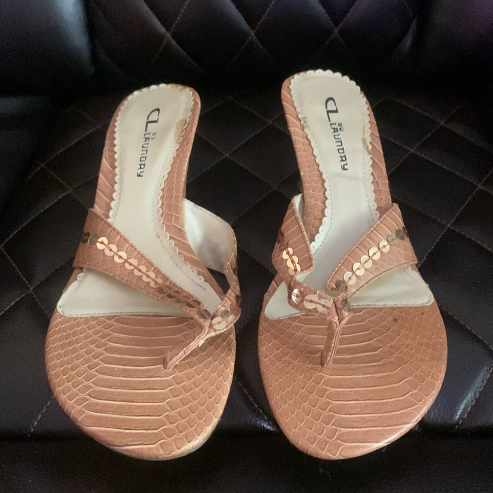 CL by Chinese Laundry Size 7.5 Heeled Thong Sandal with Sequins